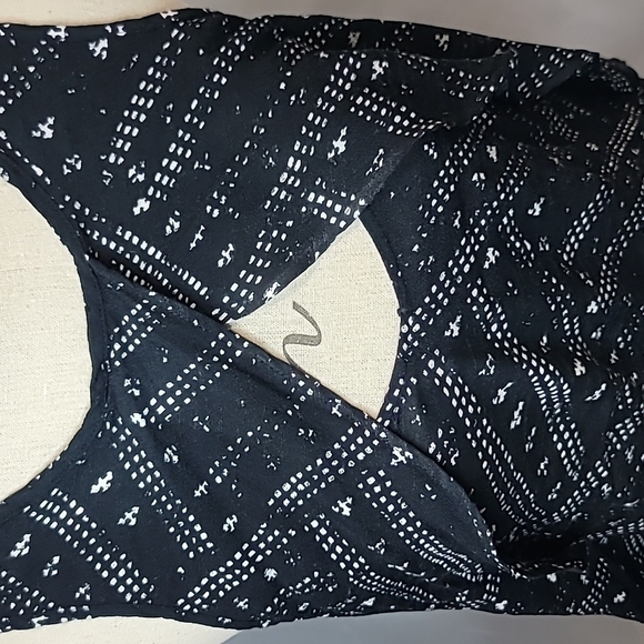 Free PEOPLE Look Through Tank Keyhole Sleeveless Crinkle Drape Top - Picture 3 of 8